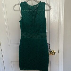 Beautiful lined dress perfect for parties! Young adults.